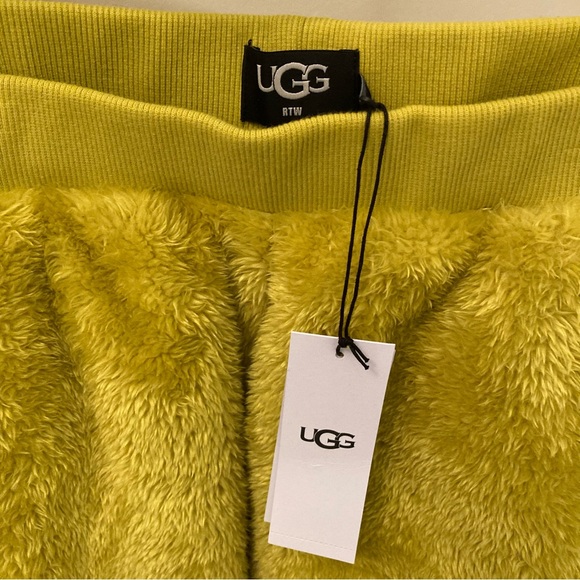 UGG Camilia Sherpa Shorts (NWT) in Mustard Yellow (Size S) - Cozy Wear - Picture 4 of 16